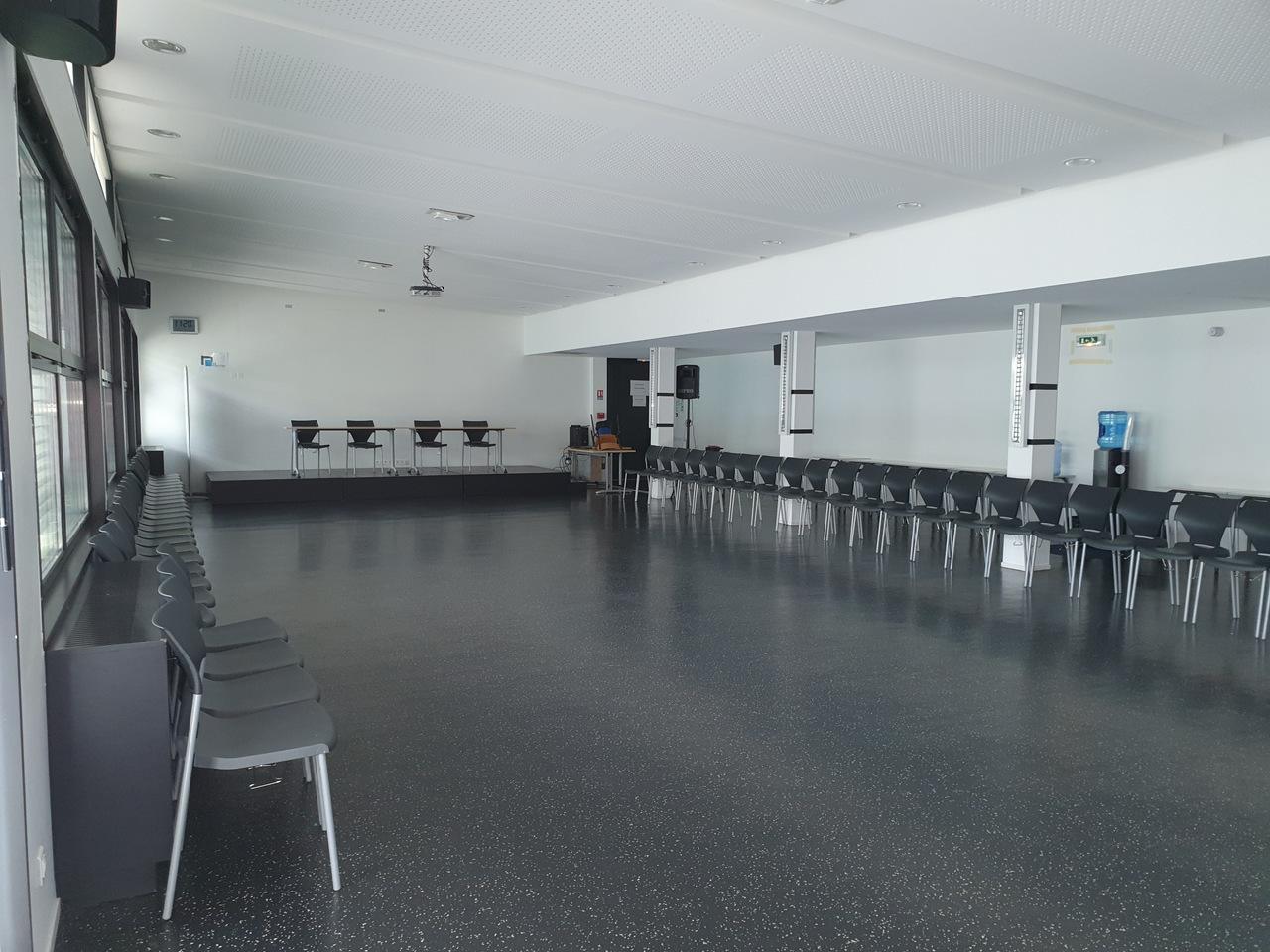 Salle polyvalente intérieure