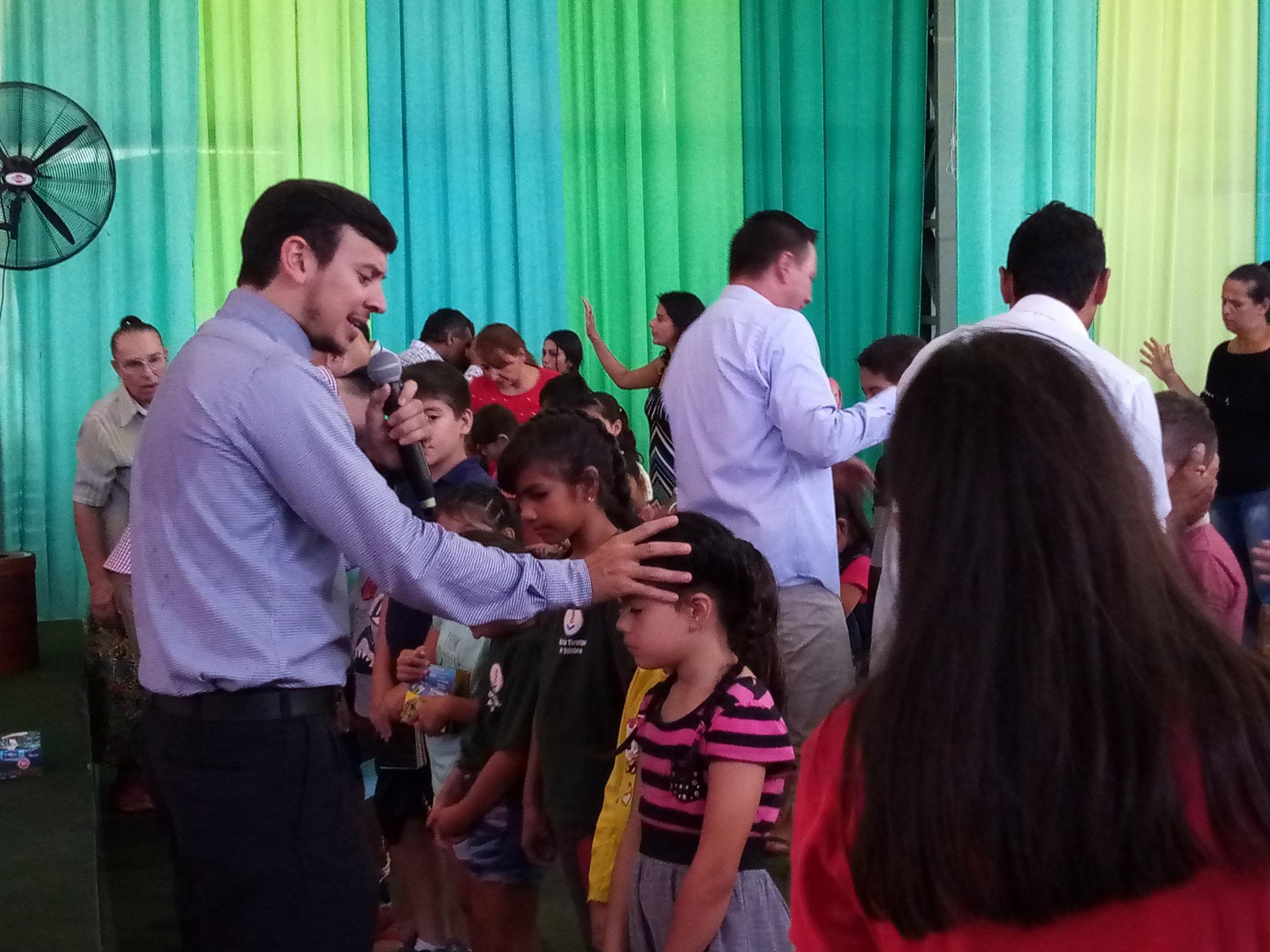 Por encima de todo, vístanse de amor, que es el vínculo perfecto.