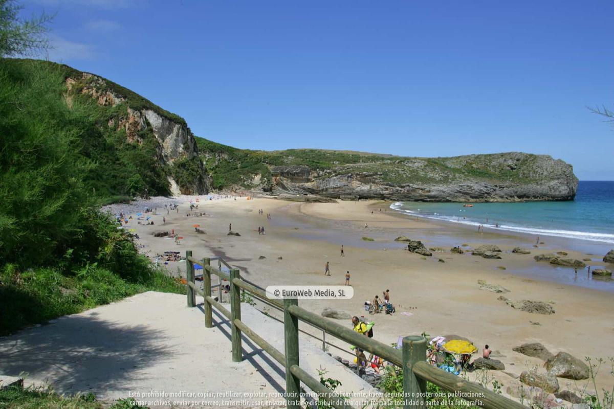 Playa de la Ballota Playa de la Ballota