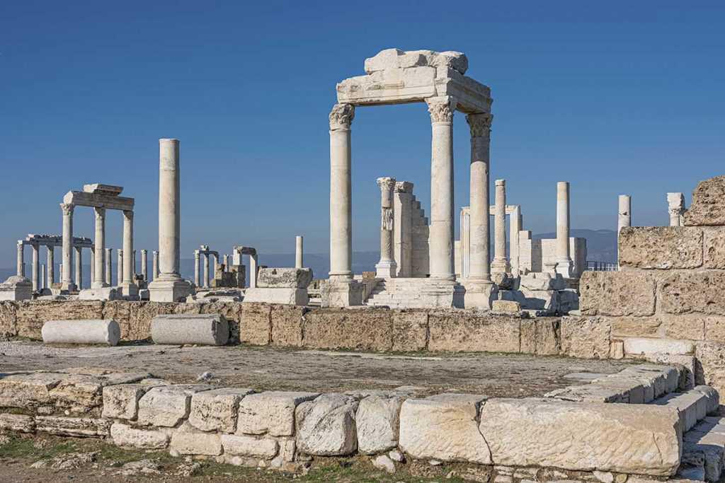 LIÇÃO 09 - MENSAGEM À IGREJA EM LAODICÉIA LIÇÃO 09 - MENSAGEM À IGREJA EM LAODICÉIA