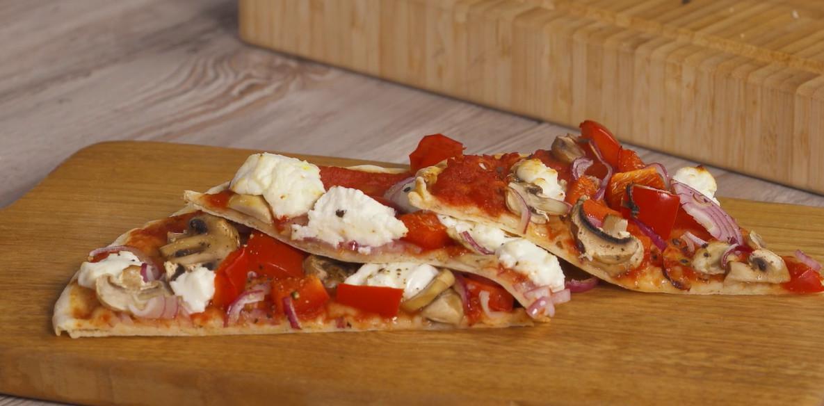 Veggie Pizza with Goats Cheese and Carmelised Red Onion: Operation Transformation 