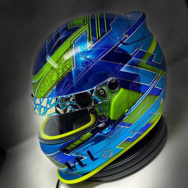 Cromatura a spruzzo e decorazione con aerografo Cromatura a spruzzo e decorazione con aerografo