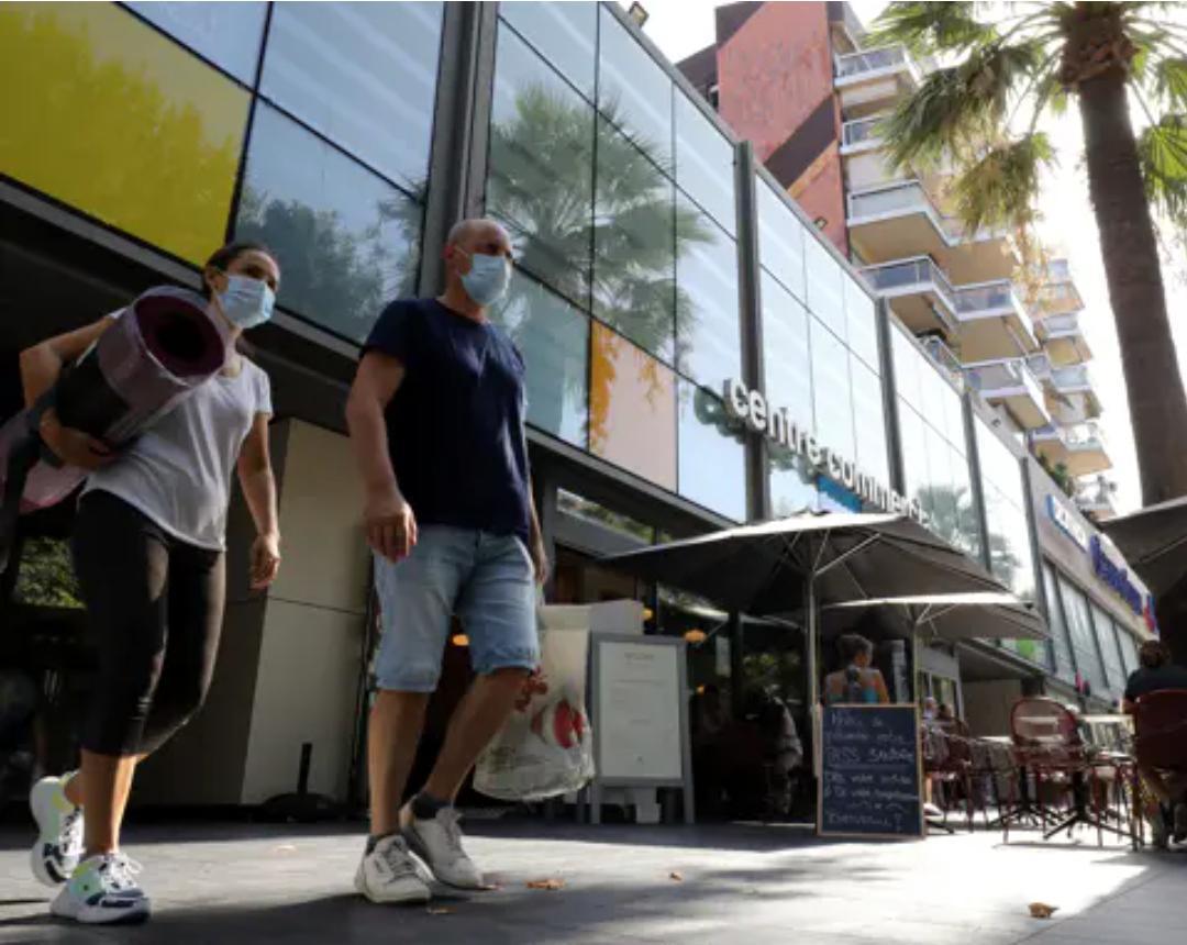 Carrefour TNL impose le pass sanitaire à tous ses employés, certains refusent de s'y soumettre Carrefour TNL impose le pass sanitaire à tous ses employés, certains refusent de s'y soumettre