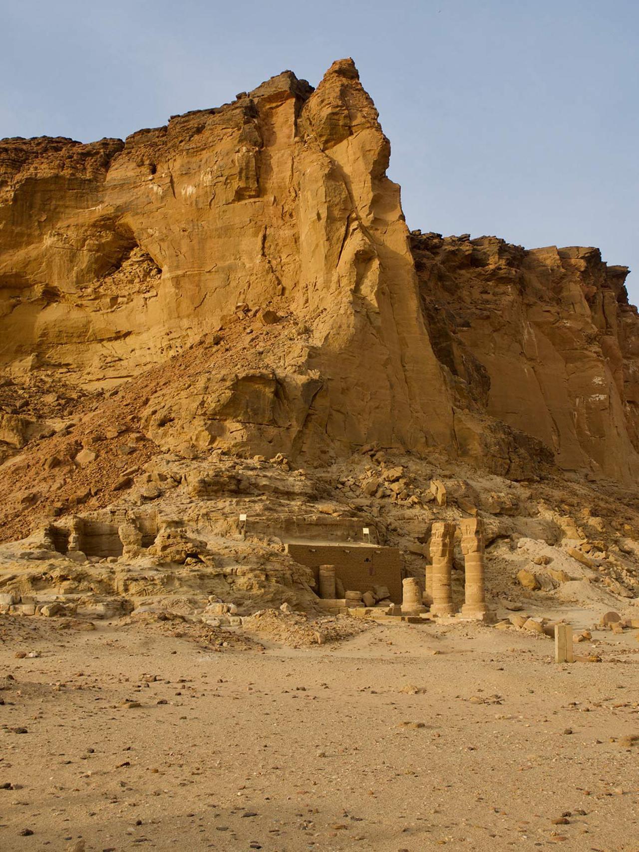 Djebel Barkal, entrée du temple de Mout