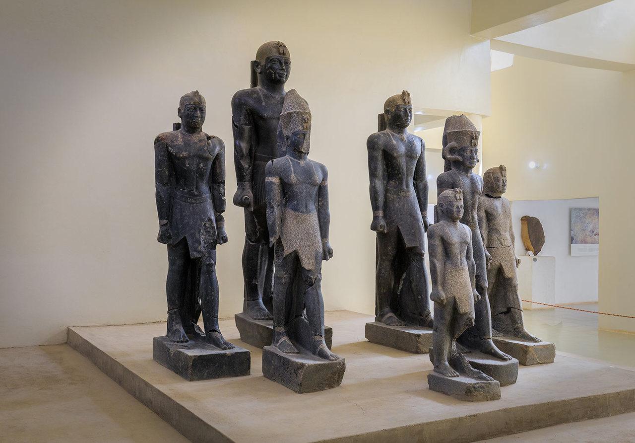 Sept statues des rois kouchites trouvées dans la cache de Dukki Gel