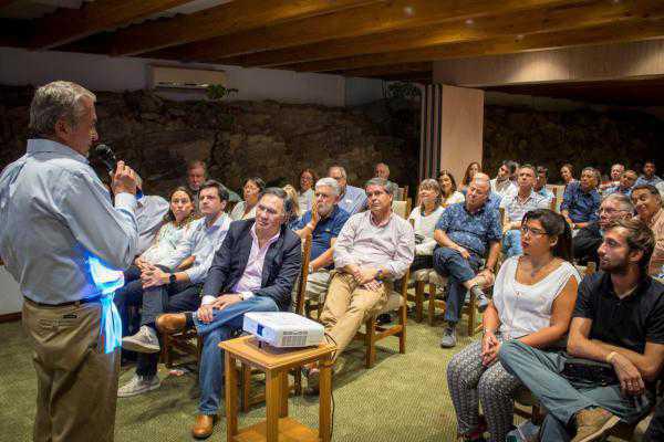 Las postales de la charla del Intendente Jorge Atton que disfrutamos en el Sport Francés Las postales de la charla del Intendente Jorge Atton que disfrutamos en el Sport Francés