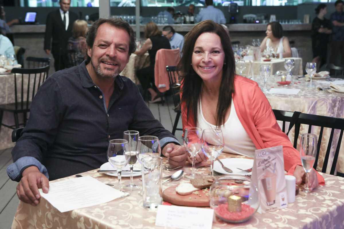 Postales de la especial Noche de Enamorados en Sport Francés Postales de la especial Noche de Enamorados en Sport Francés