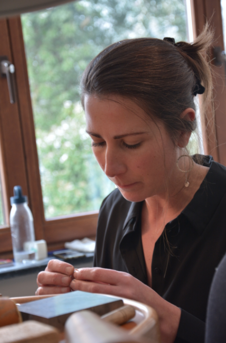 Mariposa Créations de bijoux à la Hulpe : Une ode à la féminité (+ stage et ateliers création de bijoux)