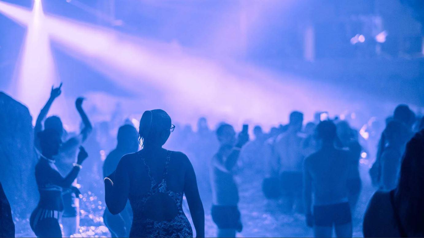 Plongez dans la folie de la plus grande pool party du Benelux