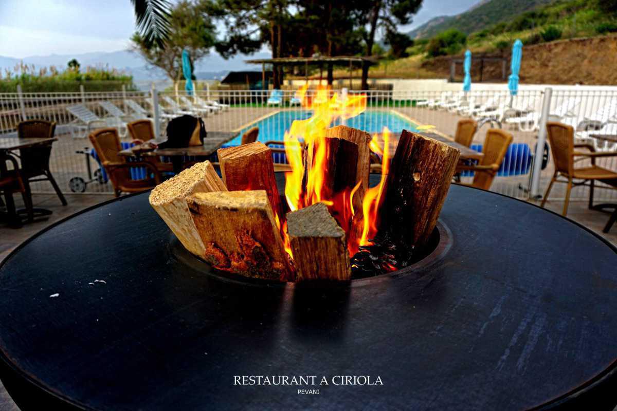 Brasero en bord de mer à Pevani Brasero en bord de mer à Pevani