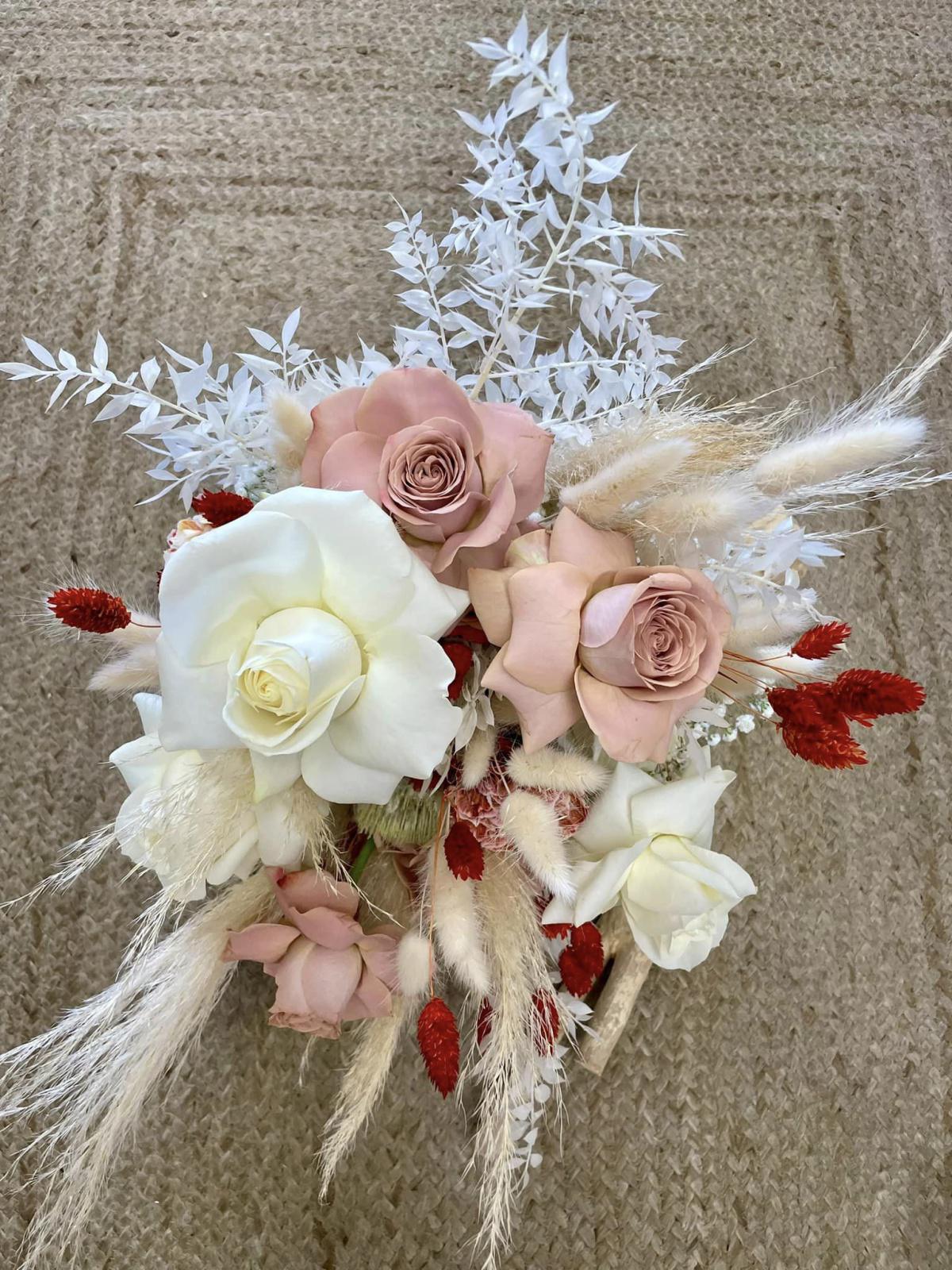 Aux Colonnes Fleuries Aux Colonnes Fleuries