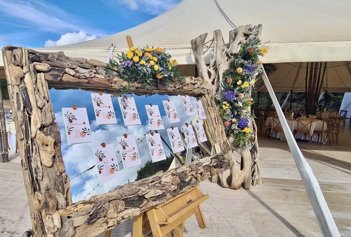 Aux Colonnes Fleuries Aux Colonnes Fleuries