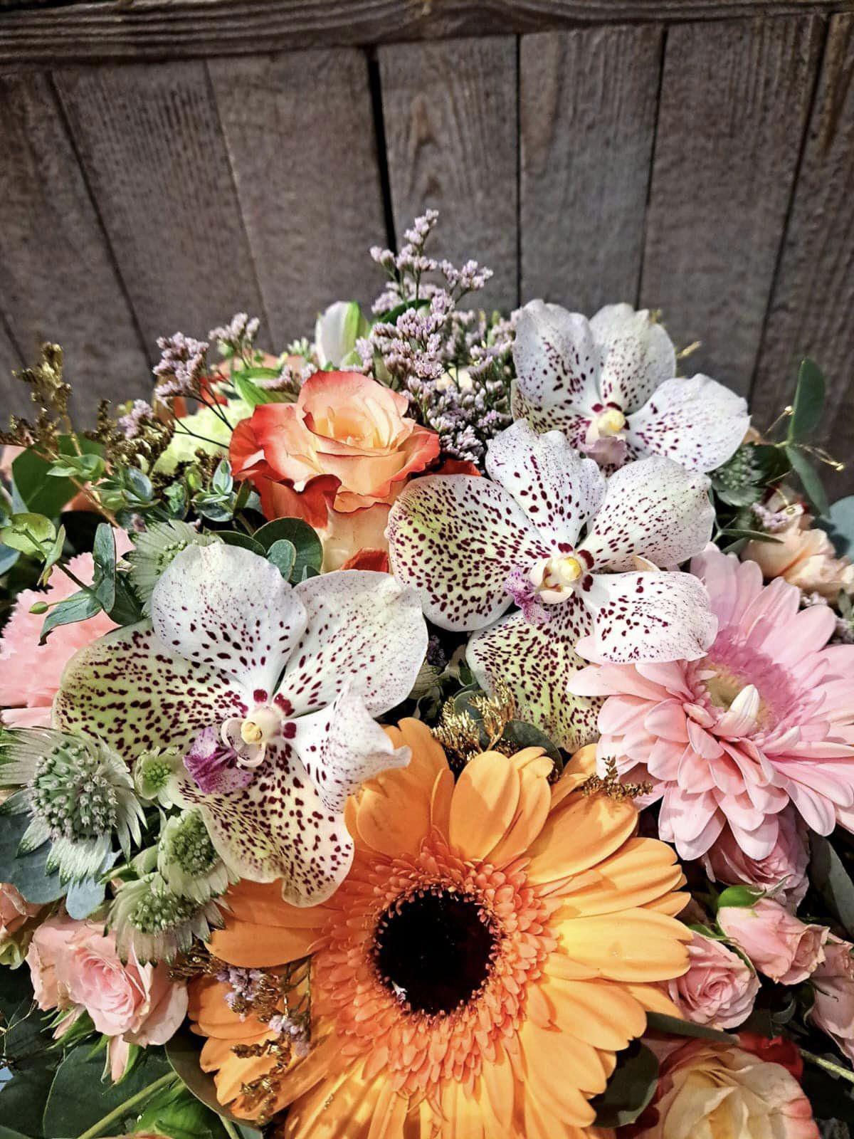 Aux Colonnes Fleuries Aux Colonnes Fleuries