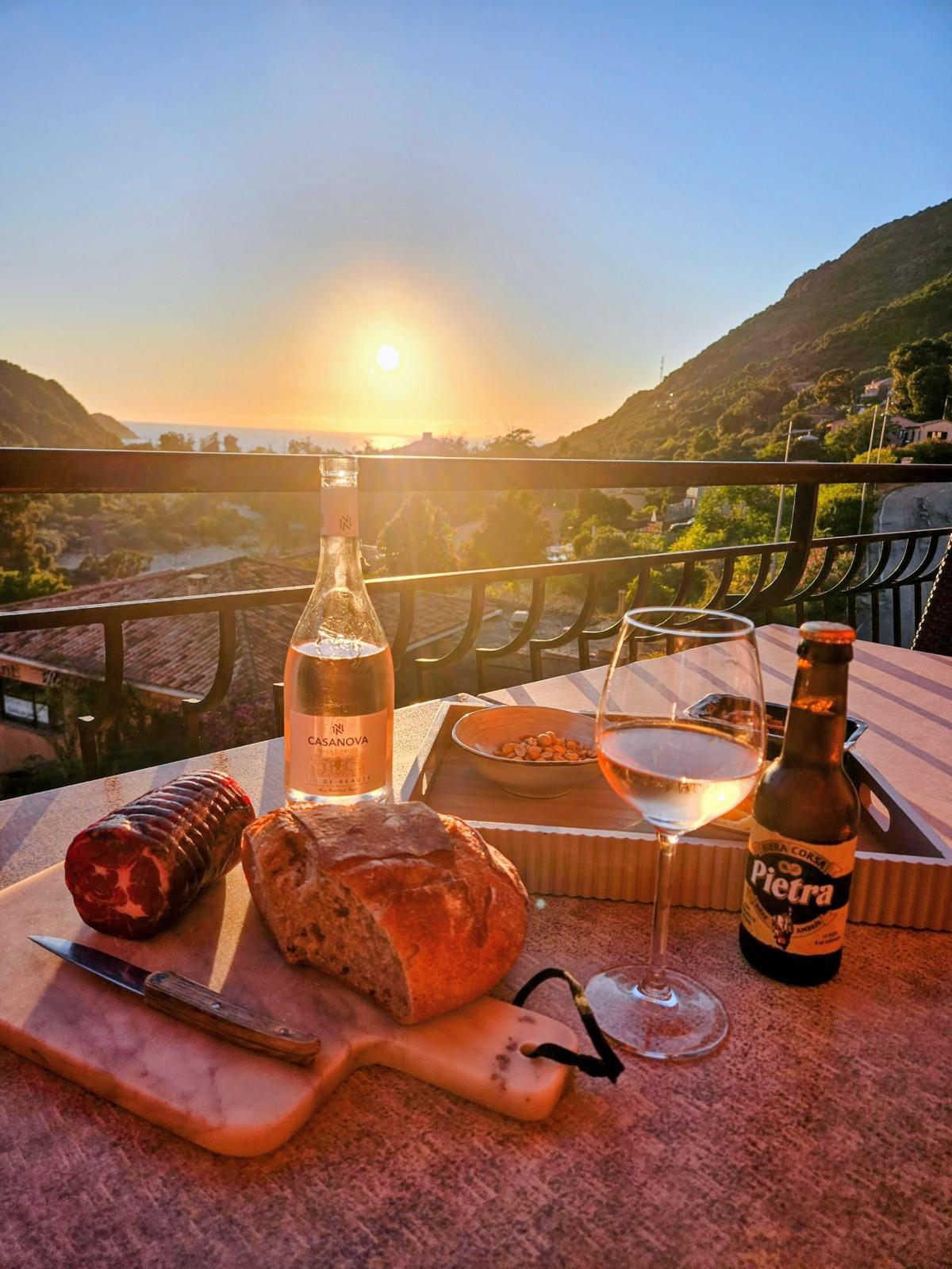 T2 lumineux vue mer et montagne T2 lumineux vue mer et montagne