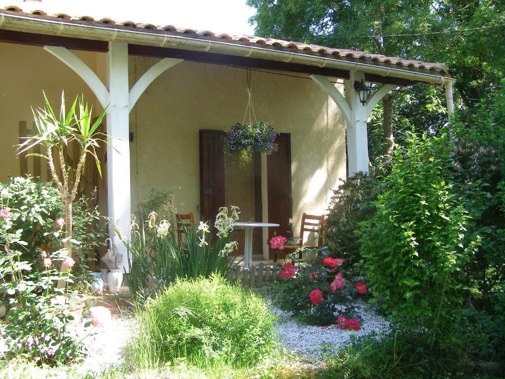 Le Bord de l'Eau Le Bord de l'Eau