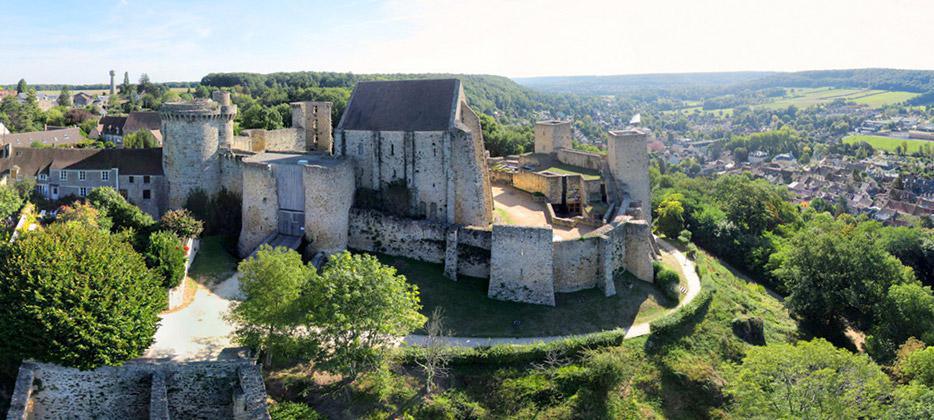 LFPN Toussus le Noble ⛽️ Total - 👑 🏘🚶🏻♂️ 🍴 🚍 < 2 km LFPN Toussus le Noble ⛽️ Total - 👑 🏘🚶🏻♂️ 🍴 🚍 < 2 km