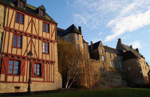 LFRM Le Mans Arnage ⛽️ H24 Total - 🥪 🚍 < 2 km LFRM Le Mans Arnage ⛽️ H24 Total - 🥪 🚍 < 2 km