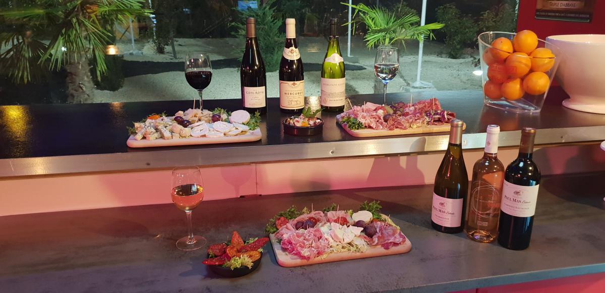 Bar à vins, Bar à Bières, Tapas, Club La Voile Bar à vins, Bar à Bières, Tapas, Club La Voile