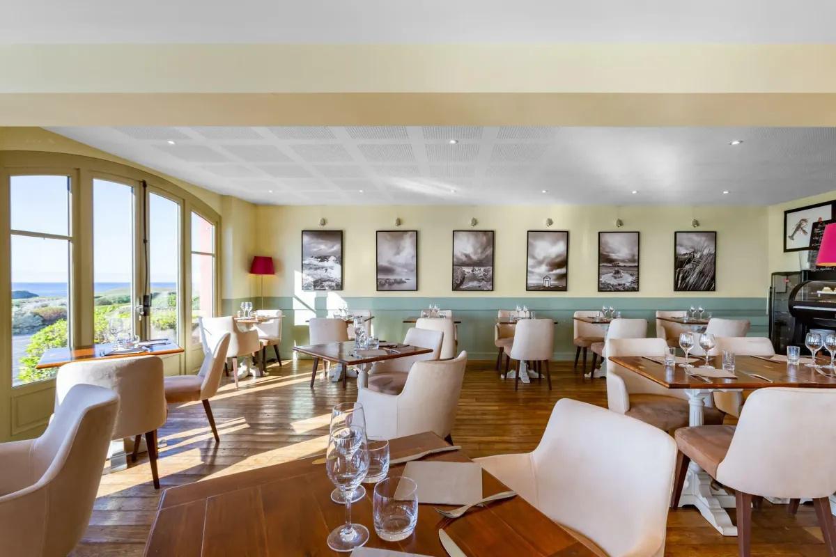 Hôtel Restaurant Bar & Piscine Le Grand Large Hôtel Restaurant Bar & Piscine Le Grand Large