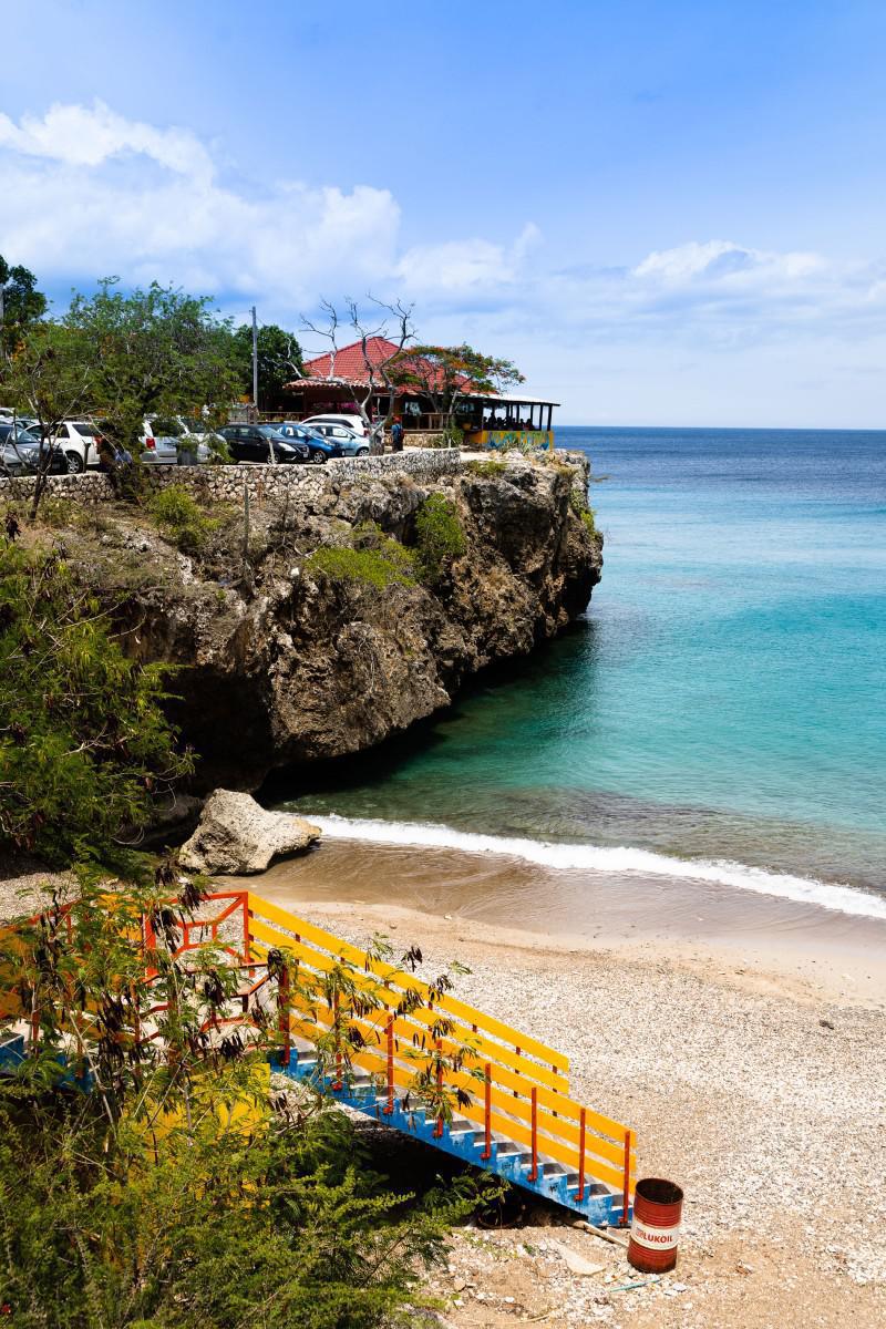 EXPLORE 5 BREATHTAKING BEACHES & BAYS ON THE WEST SIDE OF CURAÇAO IN ONE DAY