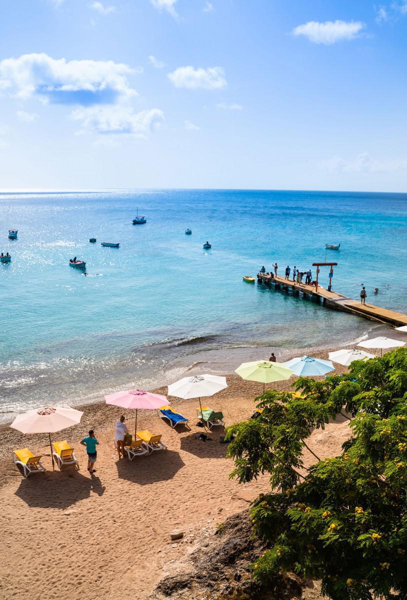 EXPLORE 5 BREATHTAKING BEACHES & BAYS ON THE WEST SIDE OF CURAÇAO IN ONE DAY