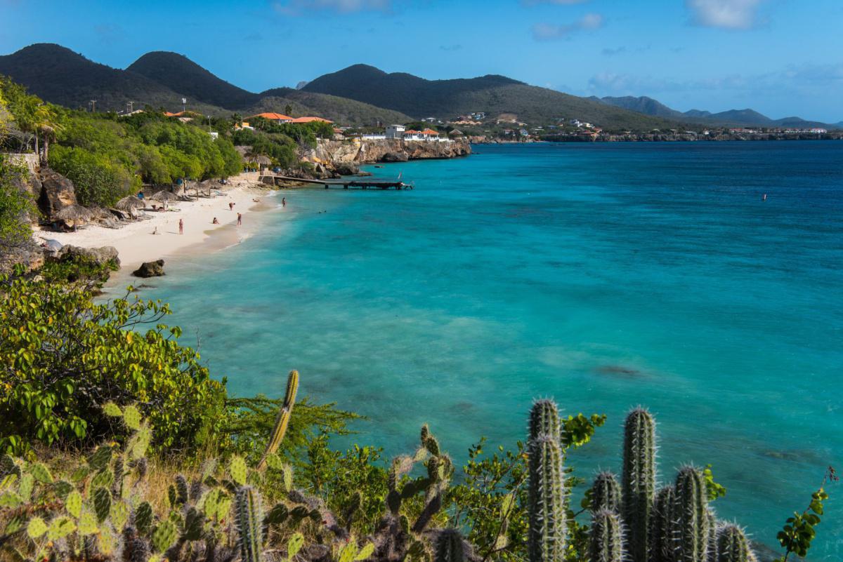 EXPLORE 5 BREATHTAKING BEACHES & BAYS ON THE WEST SIDE OF CURAÇAO IN ONE DAY