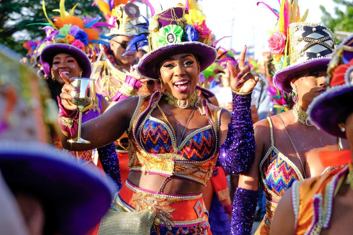 CURAÇAO CARNIVAL: THE CARIBBEAN SPECTACLE!