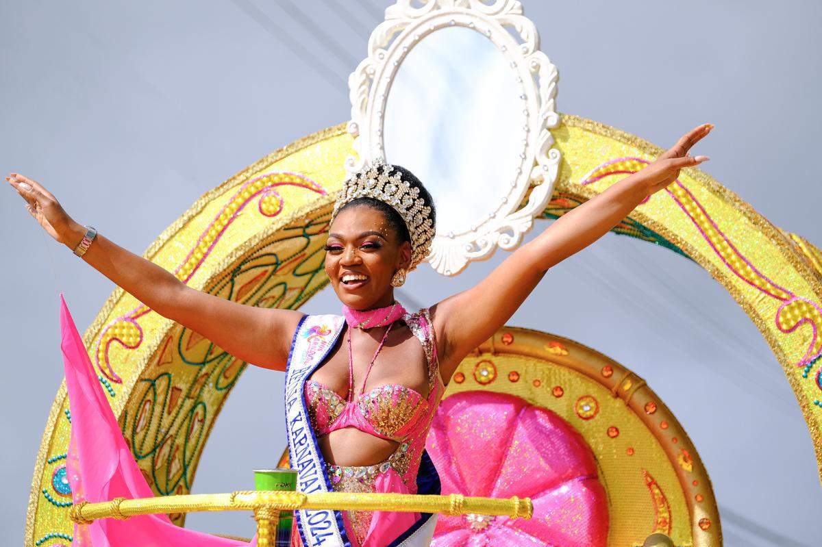 CURAÇAO CARNIVAL: THE CARIBBEAN SPECTACLE!
