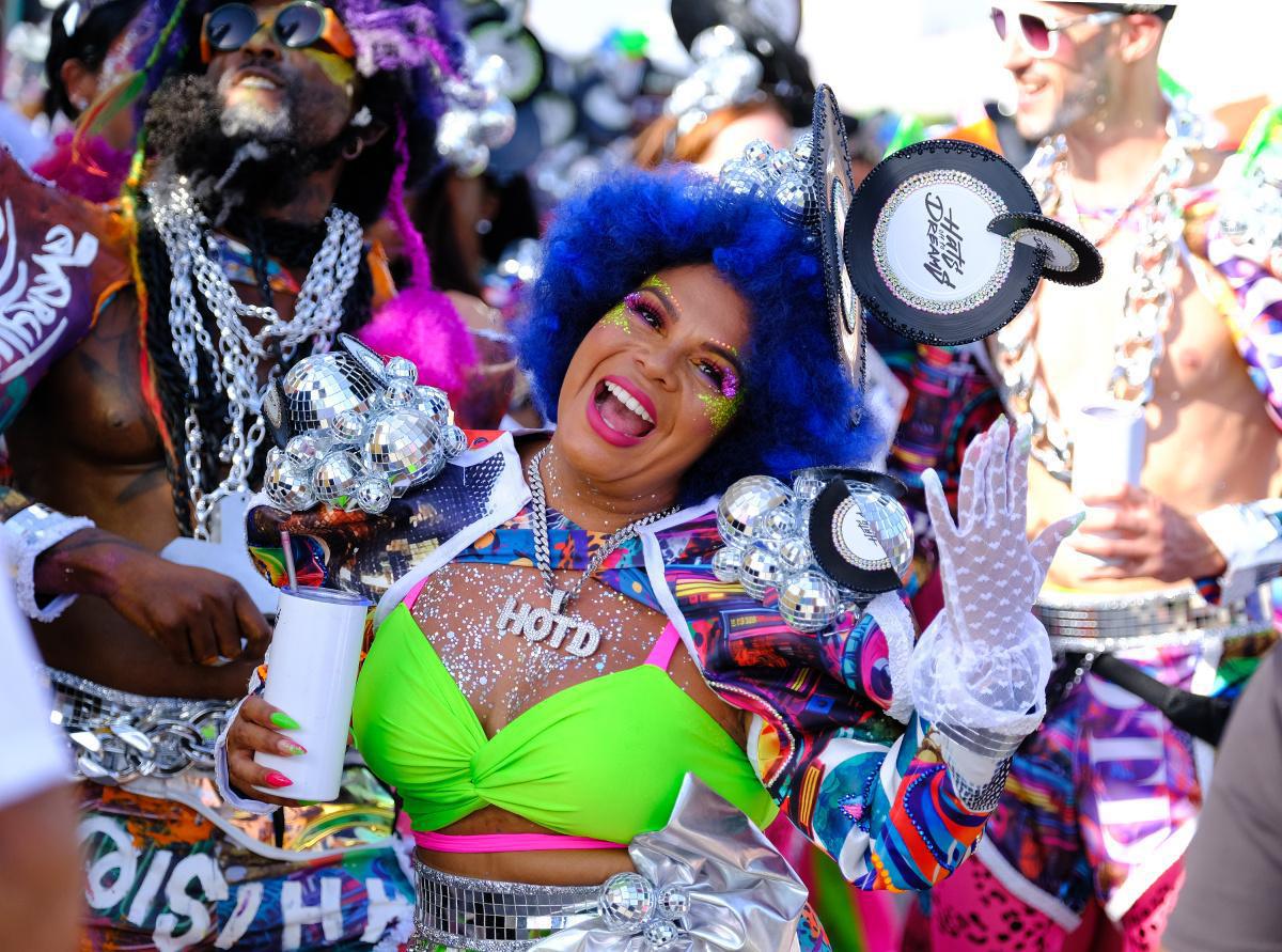 CURAÇAO CARNIVAL: THE CARIBBEAN SPECTACLE!