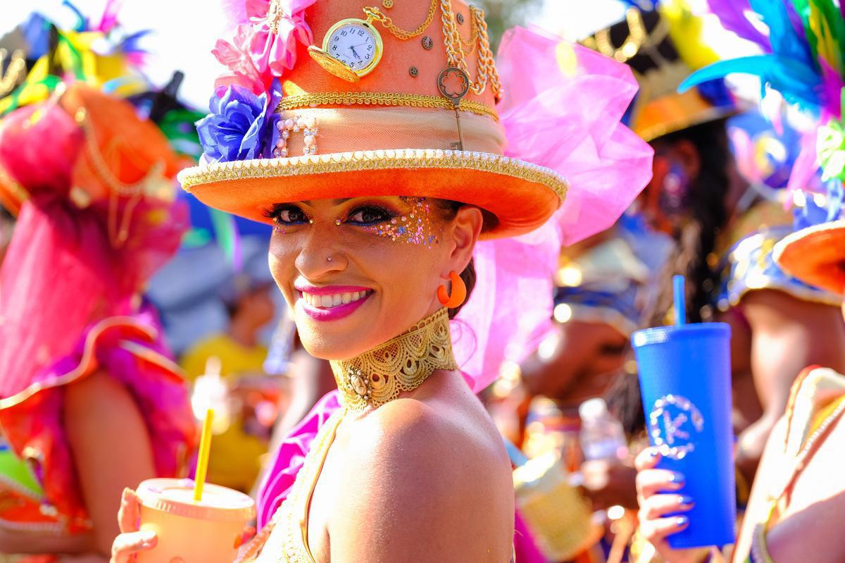 CURAÇAO CARNIVAL: THE CARIBBEAN SPECTACLE!