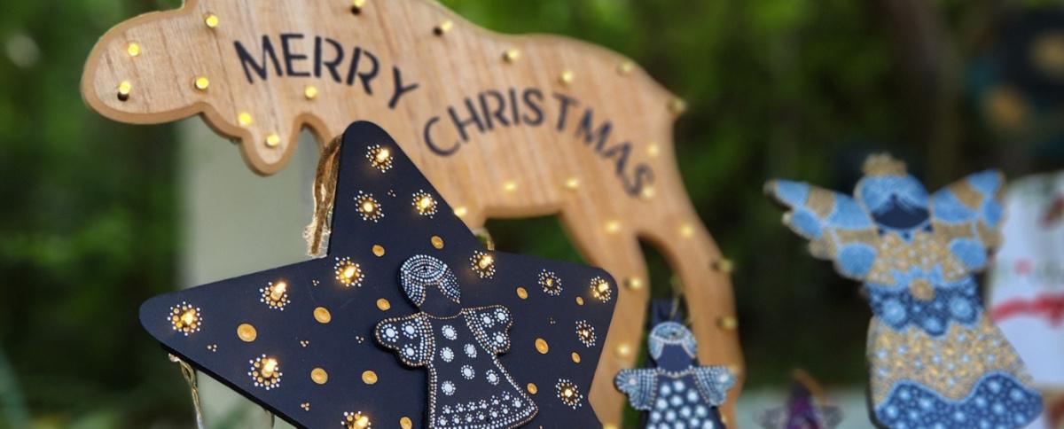 CHRISTMAS CRAFT FAIR BY NIGHT