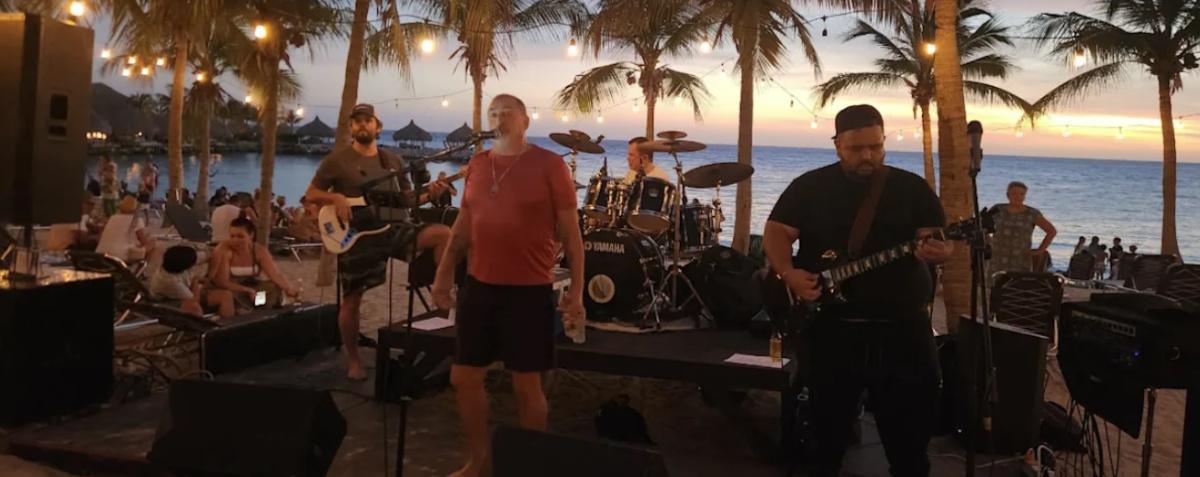 THE VINCENT VEGA TRIO - HAPPY HOUR AT BLUE BAY