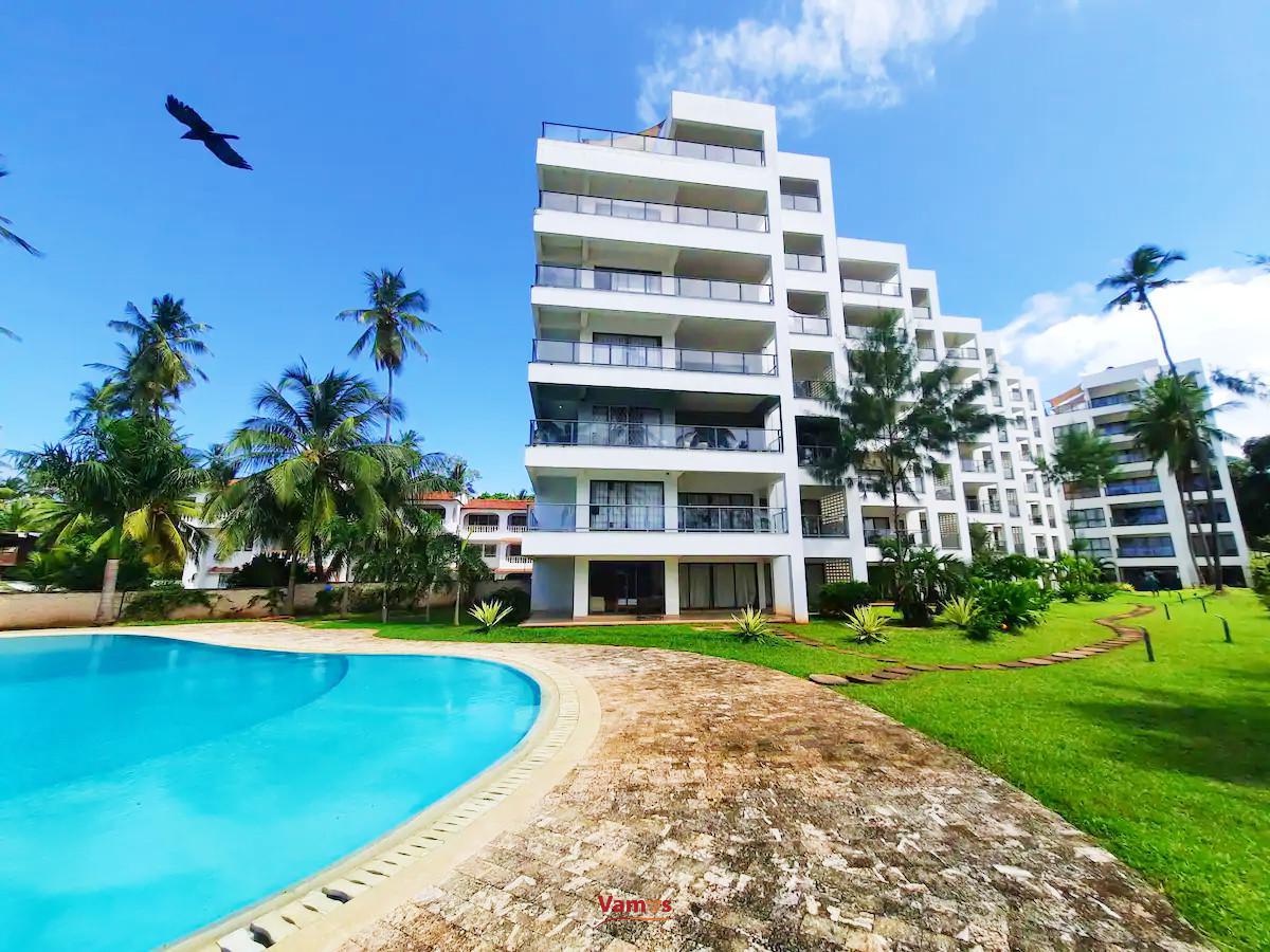 Sea Views & Vibes from 1999 pp - Stay in a 3BR Beach Apartment in Mombasa