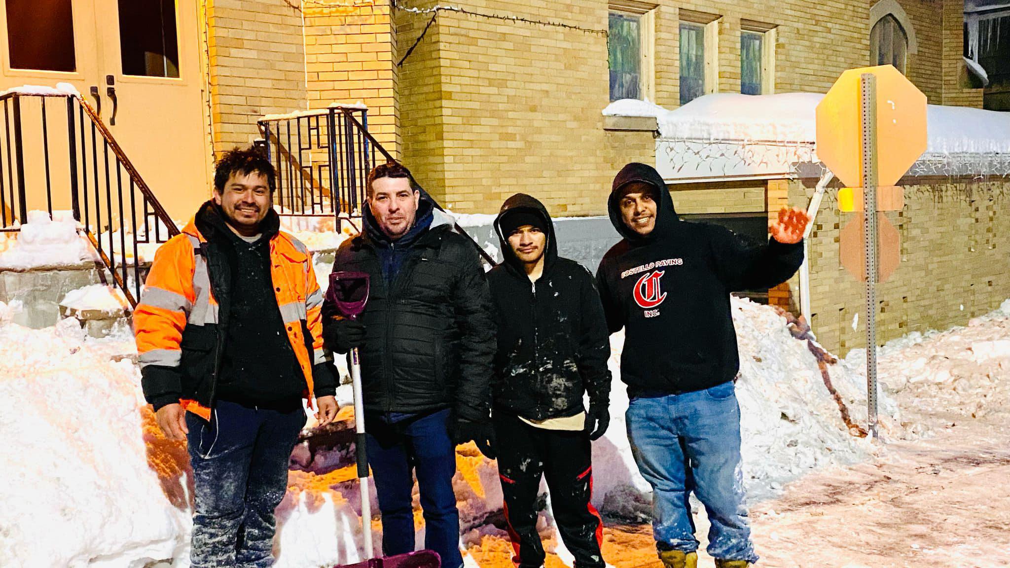 Agradecemos a nuestros hermanos Joel, Camilo y su amigo por su gran labor dejando limpio el frente de la iglesia.