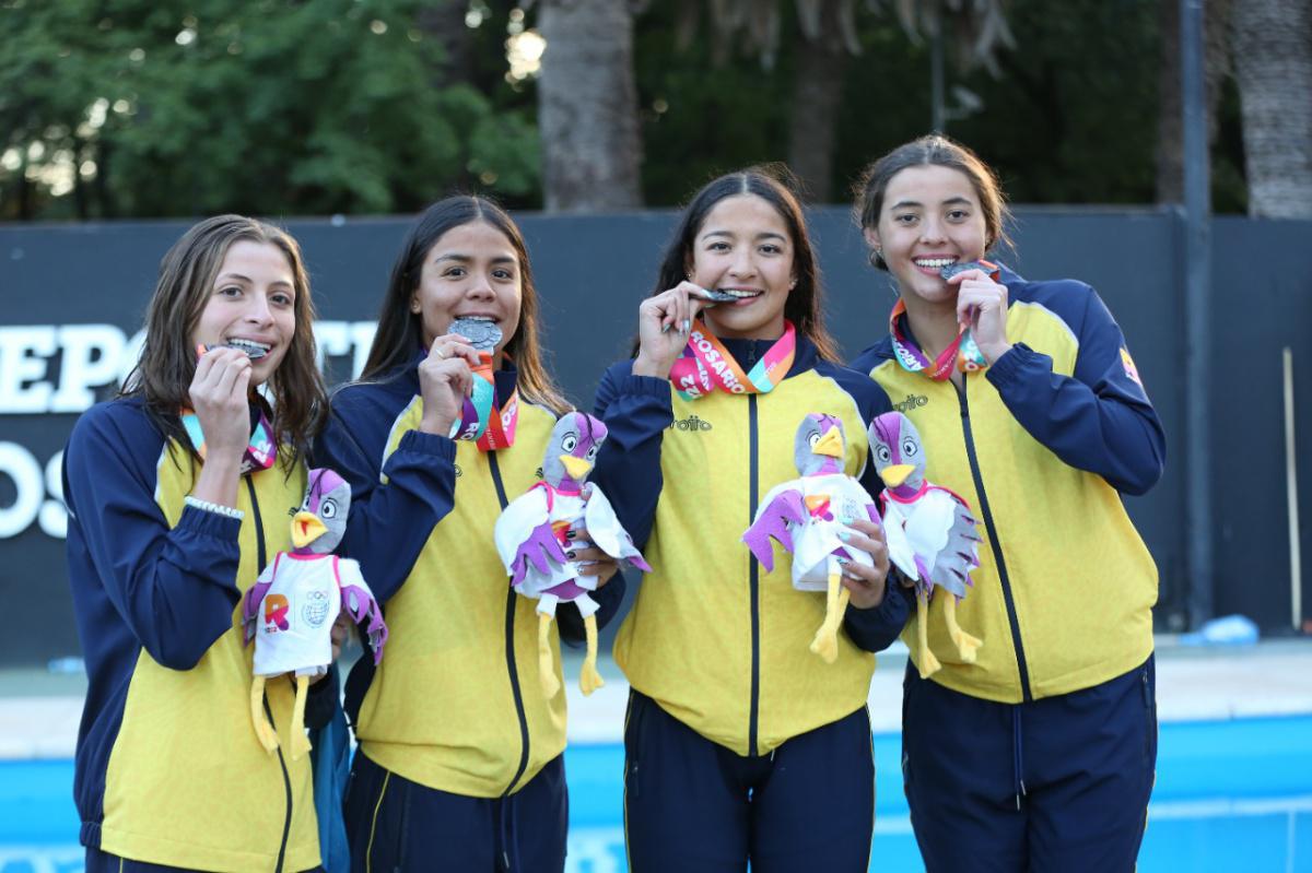 Cuatro medallas para Colombia en la segunda jornada de natación en Rosario