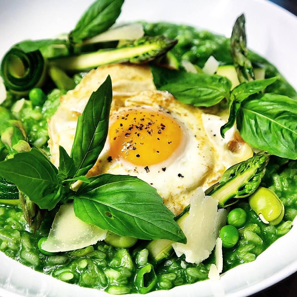 Green herbs risotto