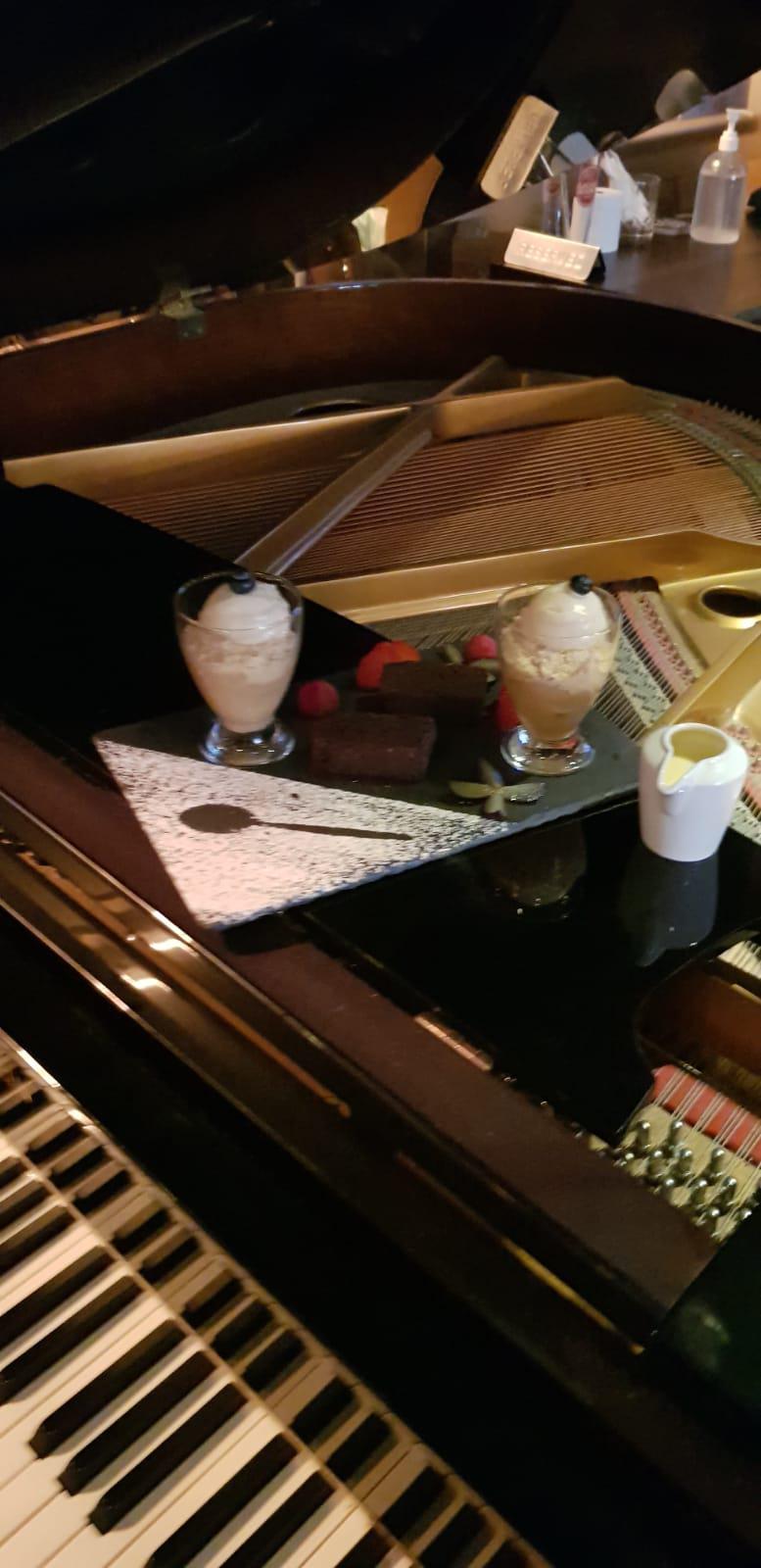 Mulligans Piano & Dessert