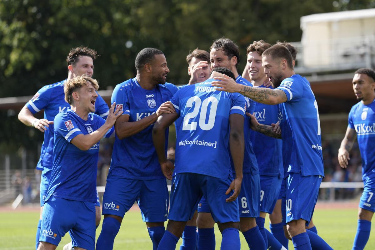 Aktuelles Trikot fast ausverkauft Aktuelles Trikot fast ausverkauft