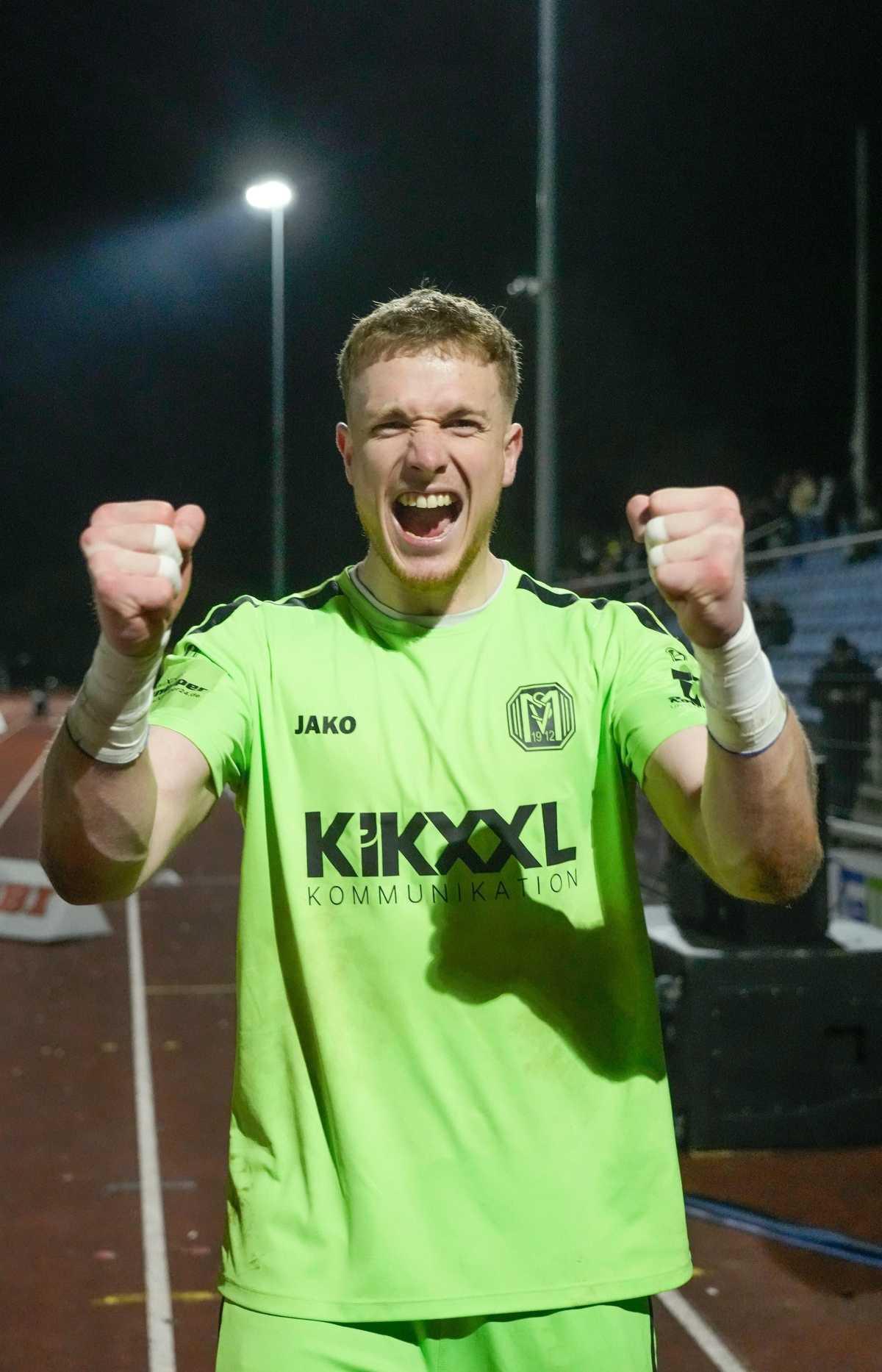 Triumph dank Tasovs Traumtor Triumph dank Tasovs Traumtor