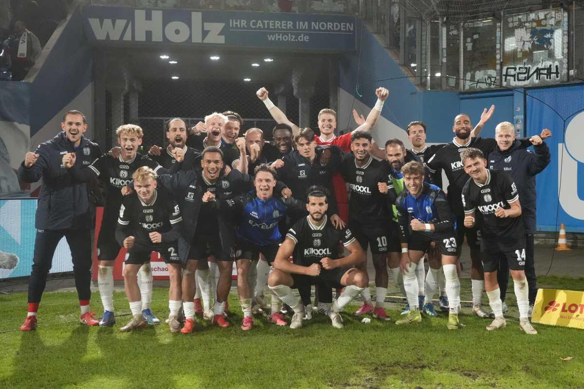 Zwei Tore nach Standardsituationen: SVM nimmt drei Punkte aus Rostock mit