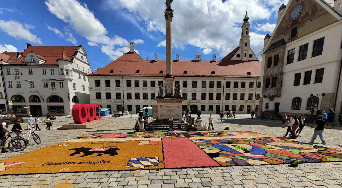 Plötzlich wird der Marienplatz bunt