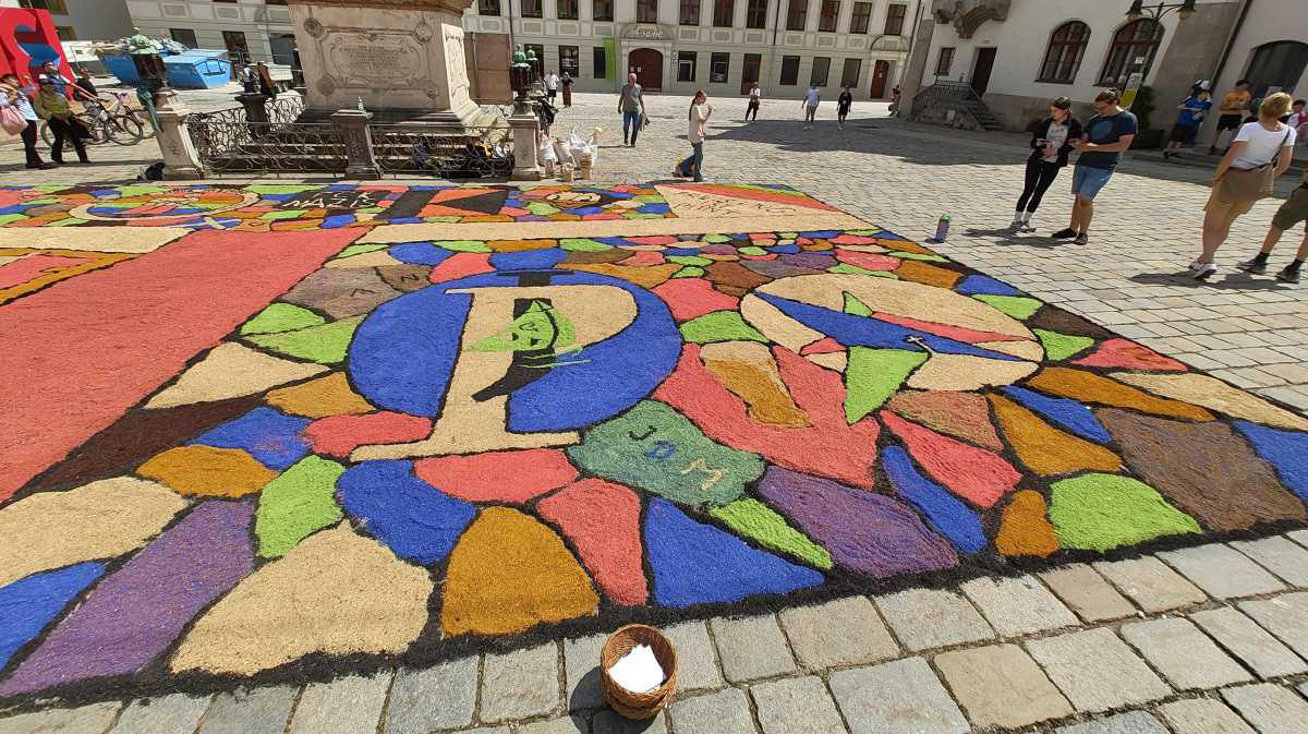 Plötzlich wird der Marienplatz bunt