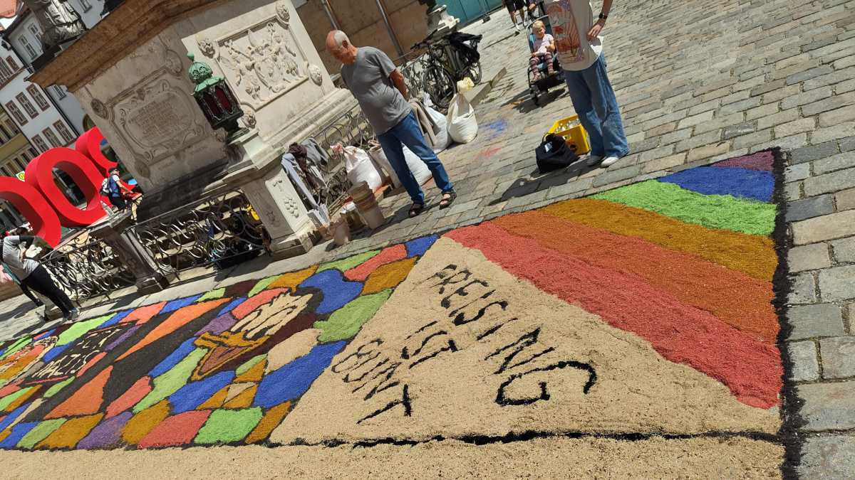 Plötzlich wird der Marienplatz bunt