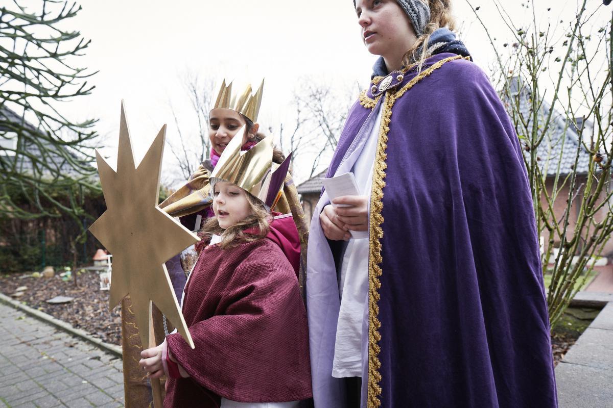 Die Sternsinger sind unterwegs Die Sternsinger sind unterwegs