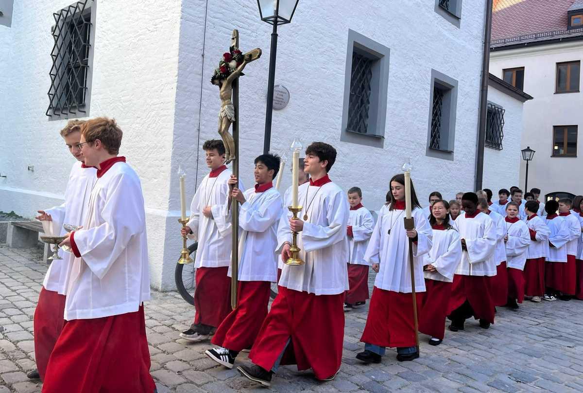 Neue Ministranten gesucht Neue Ministranten gesucht