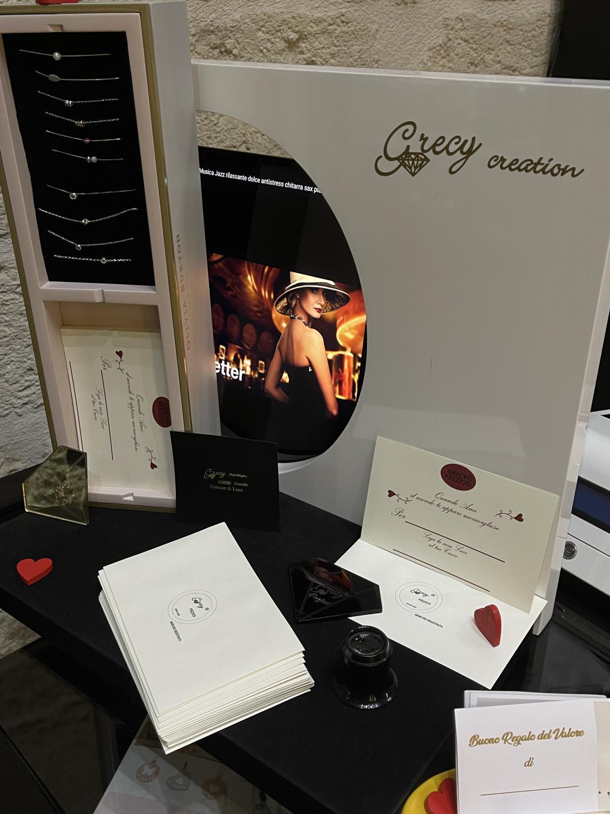 Bracciale luce preziosa saldato al polso Bracciale luce preziosa saldato al polso