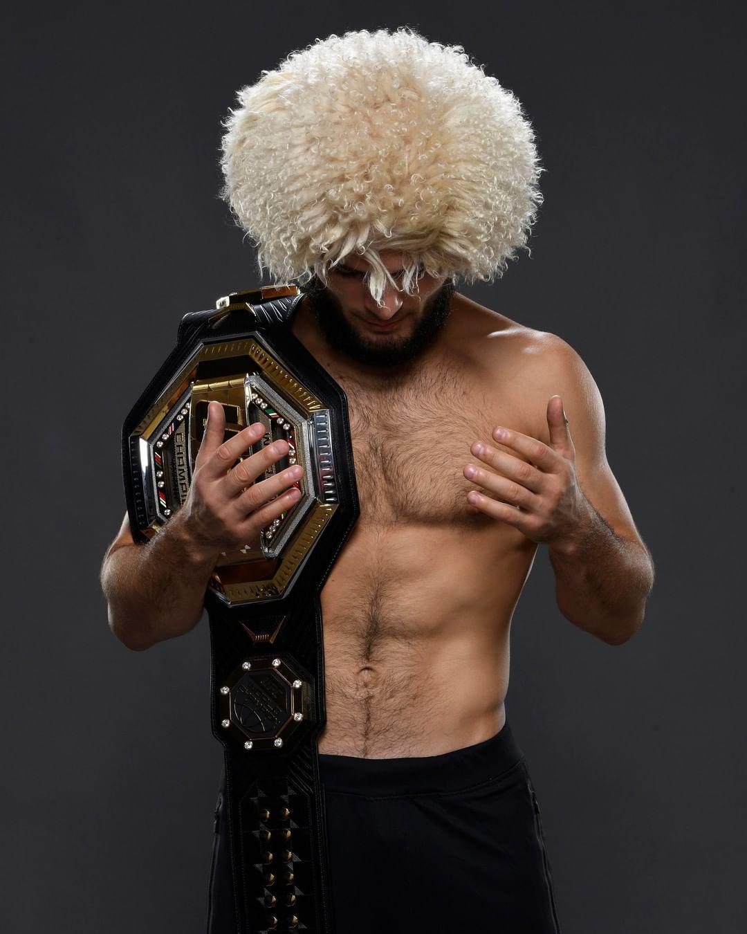Ушел непобежденным: Хабиб задушил Гэтжи на UFC 254