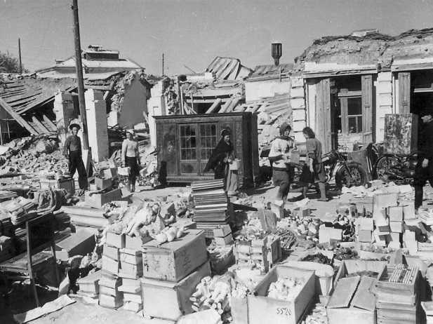 В Ашхабаде почтили память жертв землетрясения 1948 года В Ашхабаде почтили память жертв землетрясения 1948 года