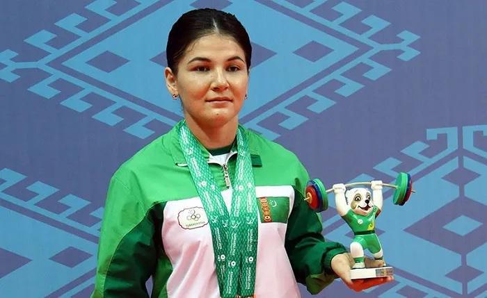 Юлдуз Джумабаева завоевала бронзу в рывке на чемпионате мира-2021 по тяжелой атлетике Юлдуз Джумабаева завоевала бронзу в рывке на чемпионате мира-2021 по тяжелой атлетике
