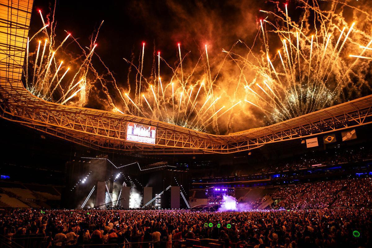 "Amigos" reúnem mais de 45 mil pessoas no Allianz Parque